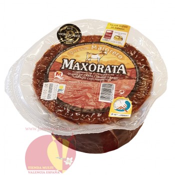 Сыр козий, выдержанный.  Maxoрaтa ~1кг Канары. Сыр Maxoрaтa​ жирный сыр с интенсивным ароматом, который по качеству получил большое признания среди гурманов. Внутри кремовая текстура с кисловатым и немного пряным ароматом. Паприка добавляет красную ноту в кору и придает ей непревзойденный характерный аромат.