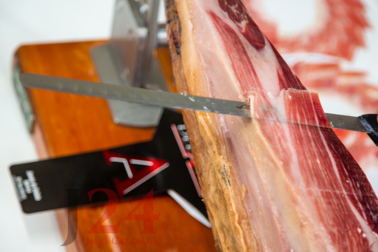 Хамон де Бейота Делагон, иберико, 2 кг (20х100 гр), ручная нарезка, Гихуэло   Хамон де Бейота Делагон, иберико, 2 кг (20х100 гр), ручная нарезка, Гихуэло