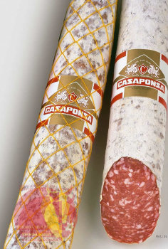 Сальчичон Касапонса Монтанья, 1,5 кг Пищевая ценность на 100 гр продукта:
Энергетическая ценность - 1267KJ/304 kcal
Жиры - 23 гр
Насыщенные жирные кислоты - 8,5 гр
Углеводы - 0,5 гр
Белок - 33 гр
Соль - 4,5 гр