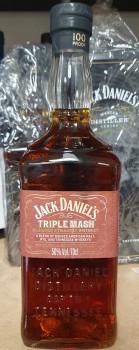 Виски Джек Дэниэлс Бондед Трипл Мэш, 0,7 л. 50% Whisky Jack Daniel&#039;s Triple Mash 100 proof  Має дефект. Невелика тріщина у верхній частині пляшки.